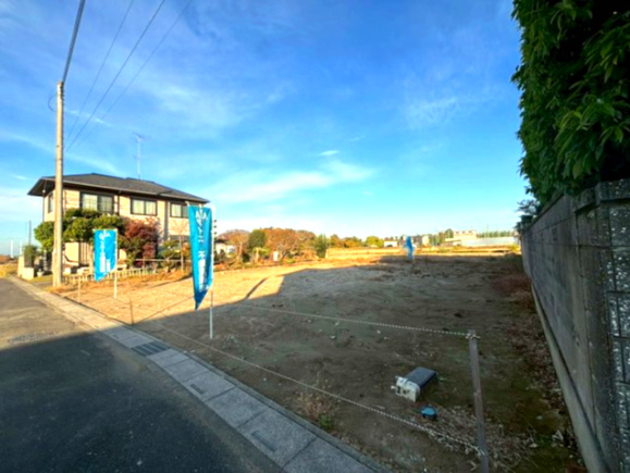 土地　川越市萱沼　全2区画の前面道路含む現地写真