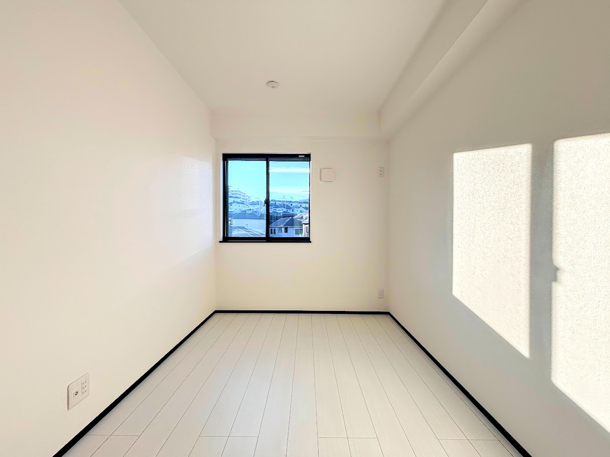 戸塚区上矢部町　新築戸建ての洋室|◆子どものスタディ空間として、あるいは書斎やホビールームとして生活スタイルに合わせて使えるプライベートルーム。居心地のいい落ち着いたインテリアが似合います。
