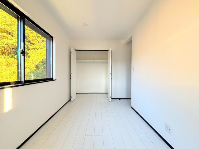 戸塚区上矢部町　新築戸建ての洋室|◆感性を育むプライベートルームはシンプルでスマートな空間。好みの空間で読書をしたり、音楽を聞いたりと一人の時間も充実したものにできます。
