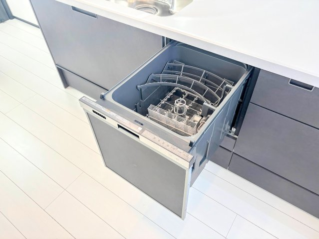 戸塚区上矢部町　新築戸建てのその他|◆食後の食器洗いは食洗機にお任せ！ご家族と団らんの時間を。家事の時短に効果大の食洗器付き。高温洗浄、節水効果もございます。
