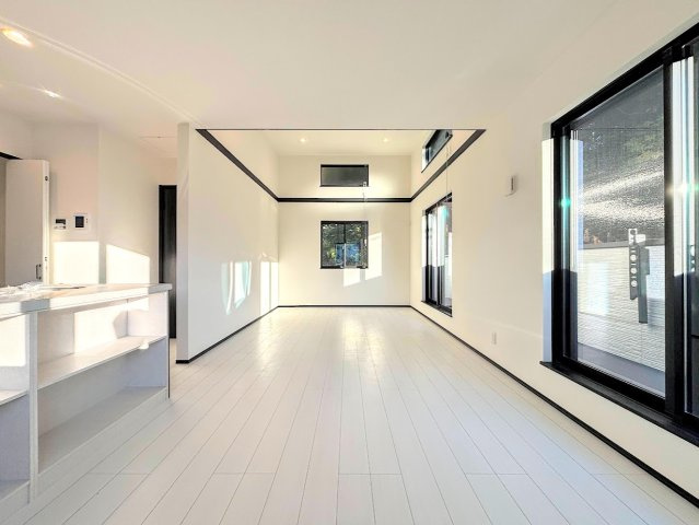 戸塚区上矢部町　新築戸建ての居間・リビング|◆リビングは一日中太陽の光が射し込みます。家族が集まる空間は、自然と笑顔が溢れます！
