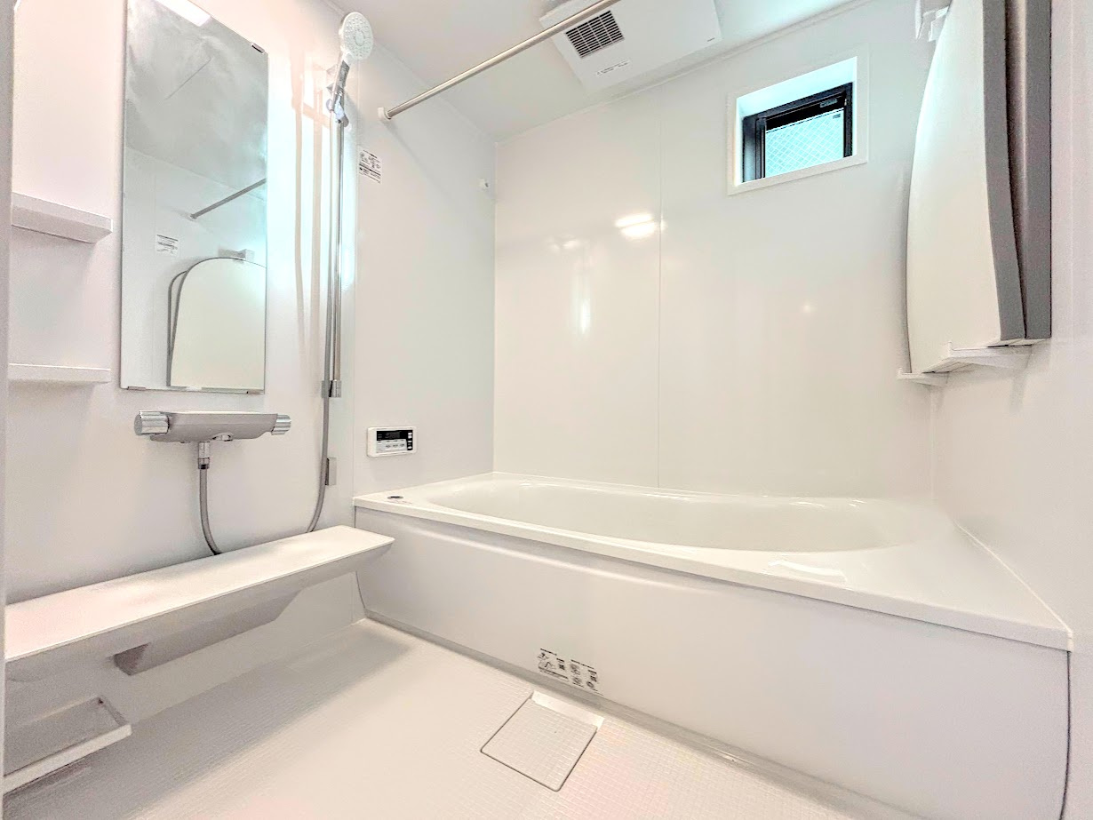 戸塚区上矢部町　新築戸建ての浴室|◆お子様と一緒にバスタイムを楽しめる広々空間。浴室乾燥機付で心地よいバスタイムを実現します。