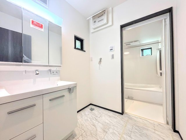 戸塚区上矢部町　新築戸建ての洋室|［モデルハウス］◆柔らかい陽光が差し込む明るいお部屋を演出する設計。彩光の取れる窓が気持ちの良いお部屋を創り上げます。