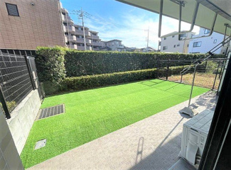 【庭】 | コスモ川口グランステージ | 専用庭32.00㎡
テラス12.10㎡