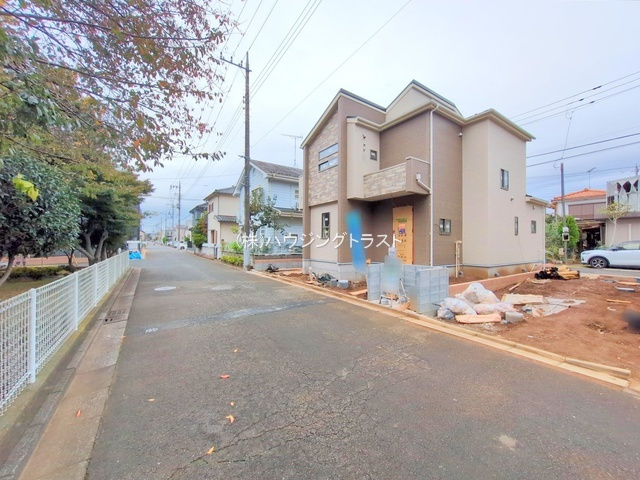所沢市東狭山ケ丘１丁目　新築戸建　全４棟の前面道路含む現地写真