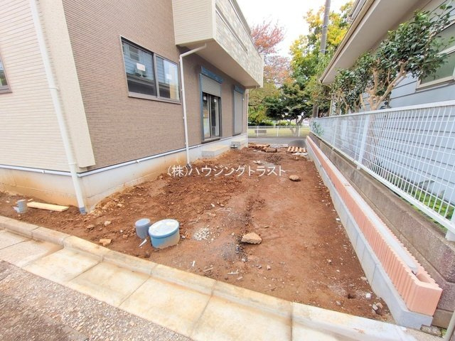 所沢市東狭山ケ丘１丁目　新築戸建　全４棟の庭