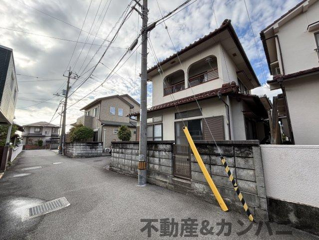 保免西1丁目の中古のおうち　松山市保免西1丁目中古戸建の前面道路含む現地写真|前面道路含む現地写真です