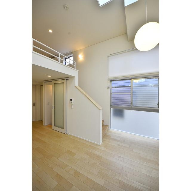 グランエッグス池尻大橋　駅近　浴室乾燥機　ロフトの居間・リビング