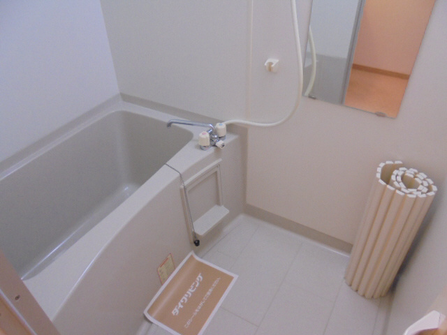 三木市緑が丘町西５丁目のハイツの浴室