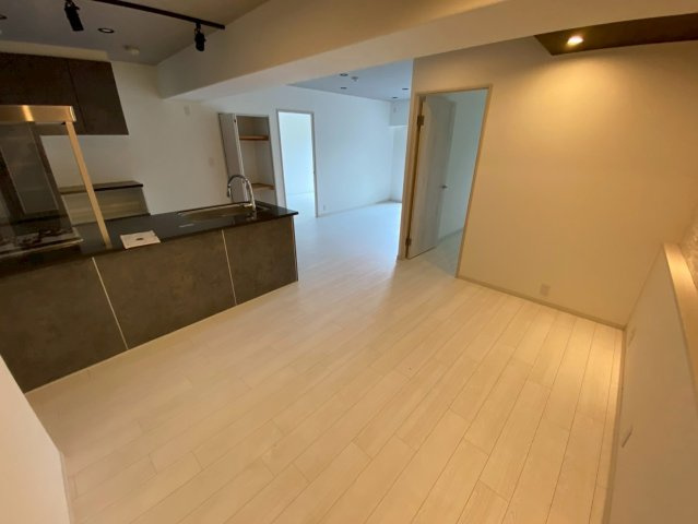 グランフェルティ本山の居間・リビング