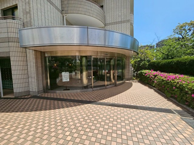 グランフェルティ本山のエントランス