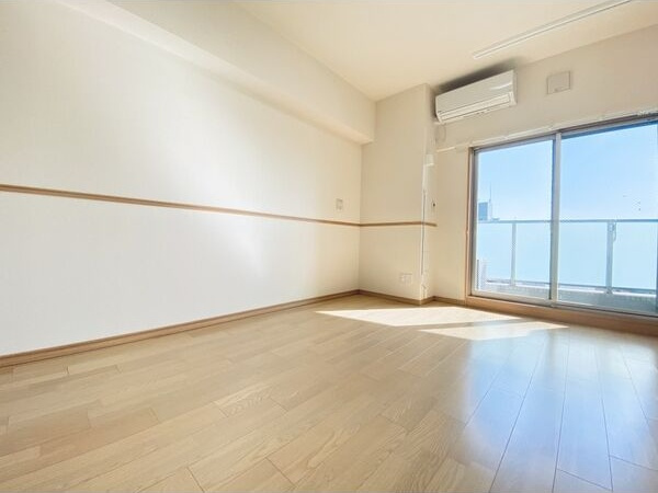 ラフォーレ金山の居間・リビング