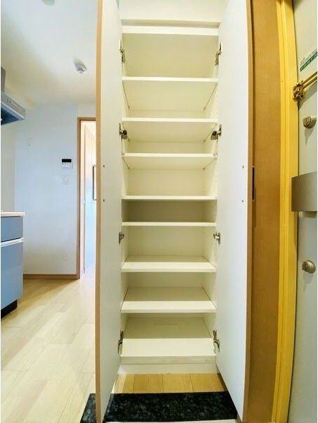 ラフォーレ金山の玄関