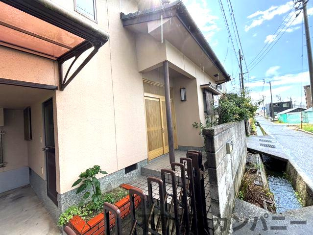 鷹子町中古戸建の玄関|玄関です