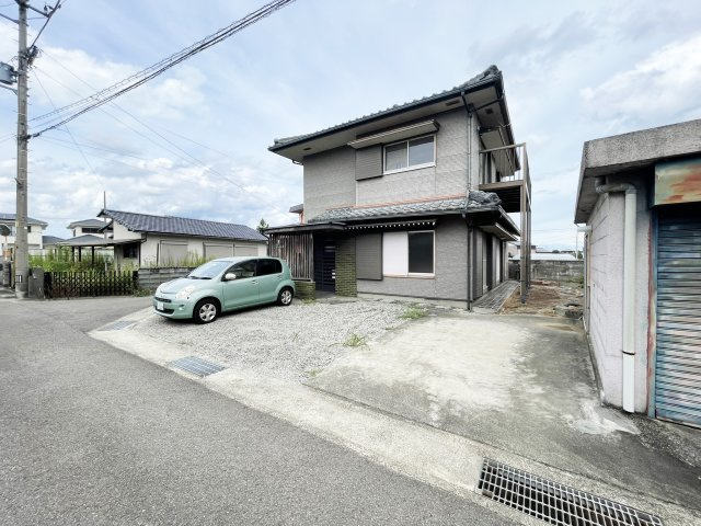 徳島市応神町古川字高良の一戸建ての駐車場