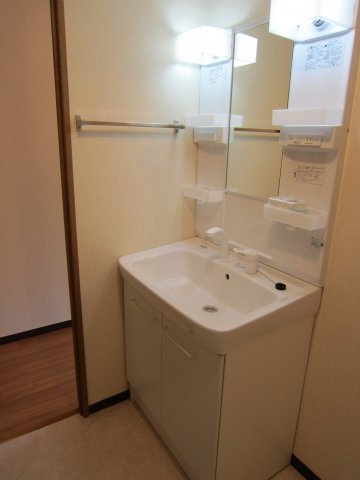 エスペランサＨＩＲＯの独立洗面台|独立洗面台、小物を置くことができて便利です