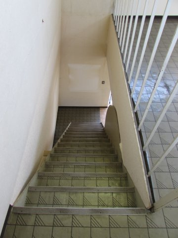 南３丁目テナントのその他|階段