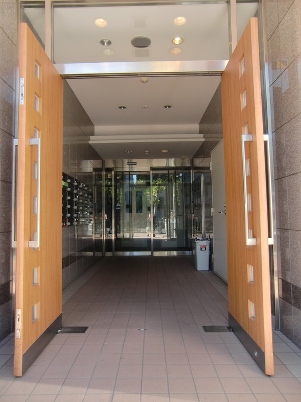 レガスタ東向島のエントランス