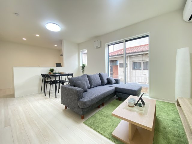 『八王子市新築戸建て』八王子市楢原町1605-1【仲介手数料無料】　２４ー１期の居間・リビング|～仲介手数料無料☆八王子ひなた不動産～　八王子市楢原町　新築戸建て