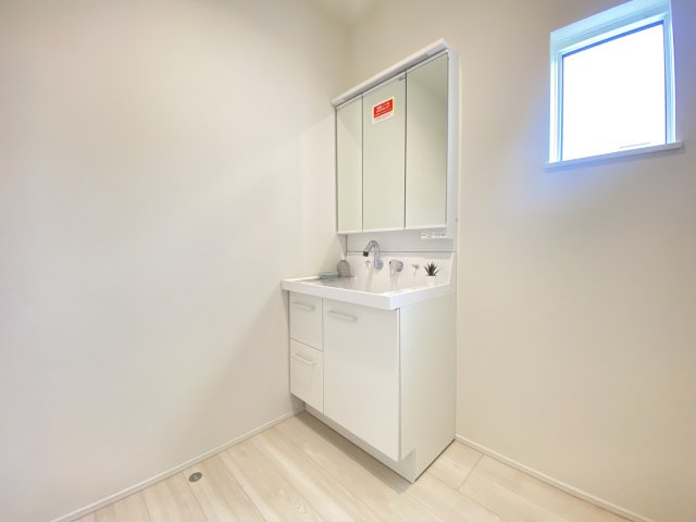 『八王子市新築戸建て』八王子市楢原町1605-1【仲介手数料無料】　２４ー１期の独立洗面台|～仲介手数料無料☆八王子ひなた不動産～　八王子市楢原町　新築戸建て