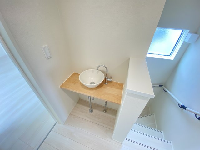 『八王子市新築戸建て』八王子市楢原町1605-1【仲介手数料無料】　２４ー１期のトイレ|～仲介手数料無料☆八王子ひなた不動産～　八王子市楢原町　新築戸建て