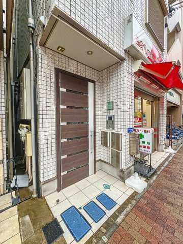 カーサ入谷のエントランス