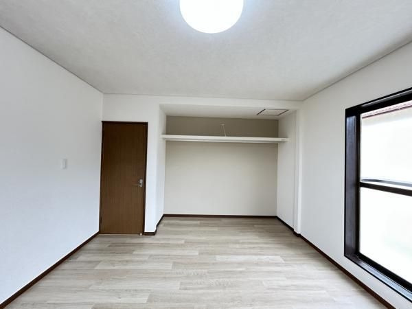 【洋室】 | 福岡市早良区野芥６丁目　戸建て | 広々とした洋室は収納スペースがたっぷり！どんなお洒落さんでも安心の大容量収納が自慢です