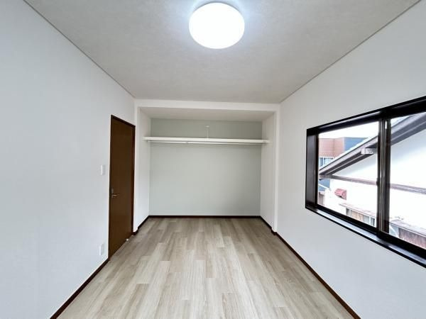 【洋室】 | 福岡市早良区野芥６丁目　戸建て | 各部屋にはクローゼットを完備しています！収納が多いお家はすっきりして快適空間です