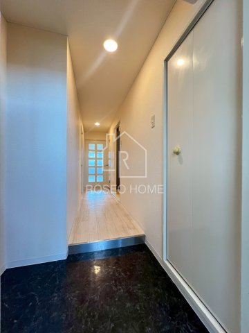 日生ロイヤル高津の玄関