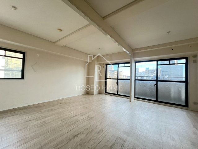 日生ロイヤル高津の居間・リビング