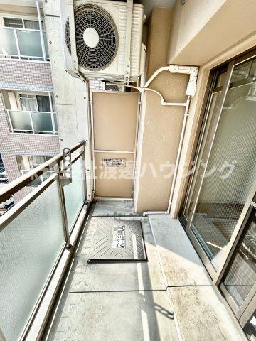 ESAKA EST24のバルコニー