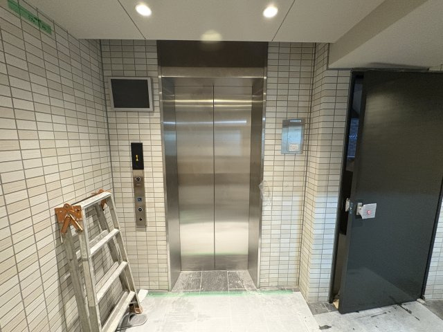 ネクストステージ神戸元町のエントランス