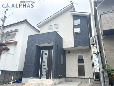 【居間・リビング】 | 明石市魚住町西岡　一戸建て | お洒落な外観♪駐車1台可能です！