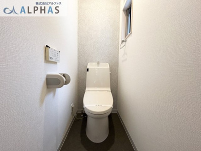 【トイレ】 | 明石市魚住町西岡　一戸建て | 清潔感あふれる洗浄便座付きトイレ♪