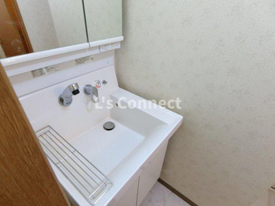 【洗面所】 | メゾンドゥラフィーネ | 朝の支度もスムーズな独立洗面台。