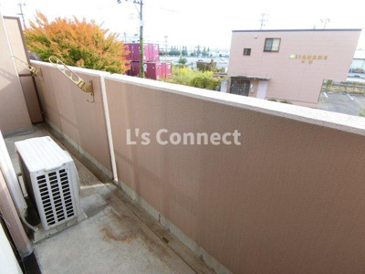 【バルコニー】 | メゾンドゥラフィーネ | ２階のお部屋で洗濯物もたくさん干せます。