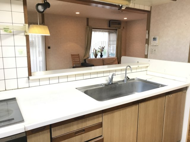 『鴻巣駅』東口18分の6LDKの中古戸建。ガーデニングを楽しめる庭付きですのキッチン