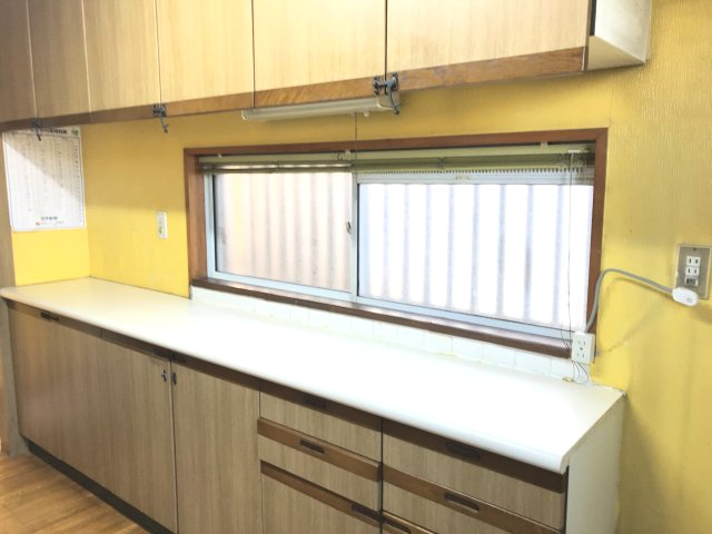 『鴻巣駅』東口18分の6LDKの中古戸建。ガーデニングを楽しめる庭付きですのキッチン