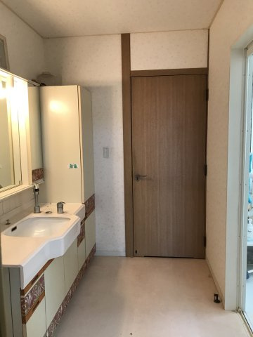 『鴻巣駅』東口18分の6LDKの中古戸建。ガーデニングを楽しめる庭付きですの独立洗面台