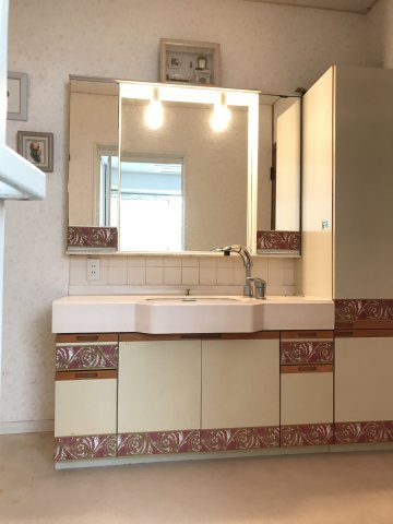 『鴻巣駅』東口18分の6LDKの中古戸建。ガーデニングを楽しめる庭付きですの独立洗面台