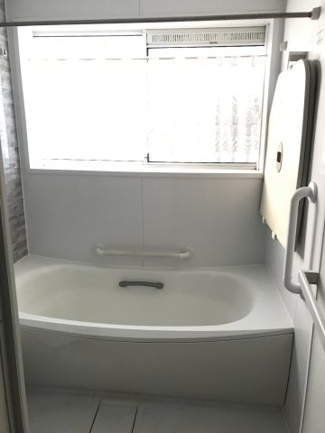 『鴻巣駅』東口18分の6LDKの中古戸建。ガーデニングを楽しめる庭付きですの浴室