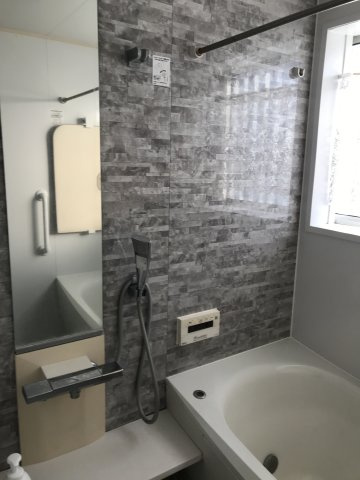 『鴻巣駅』東口18分の6LDKの中古戸建。ガーデニングを楽しめる庭付きですの浴室