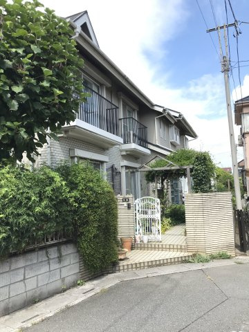 『鴻巣駅』東口18分の6LDKの中古戸建。ガーデニングを楽しめる庭付きです