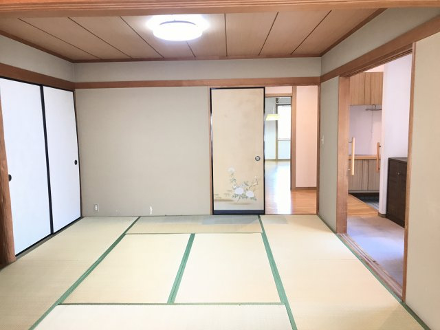 『鴻巣駅』東口18分の6LDKの中古戸建。ガーデニングを楽しめる庭付きですの和室