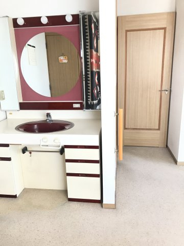 『鴻巣駅』東口18分の6LDKの中古戸建。ガーデニングを楽しめる庭付きですのその他|2階西側　10.3帖洋室の洗面台