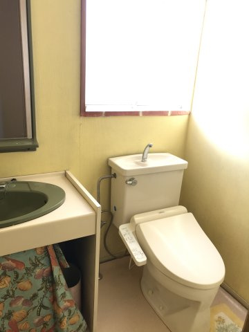 『鴻巣駅』東口18分の6LDKの中古戸建。ガーデニングを楽しめる庭付きですのトイレ|2階