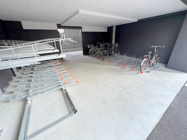セレニテ新大阪ミラク壱番館の駐車場