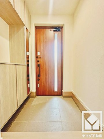 久御山町市田珠城　第1期　1号棟の玄関