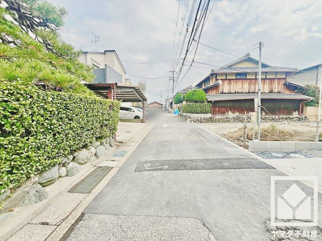 久御山町市田珠城　第1期　1号棟の前面道路含む現地写真