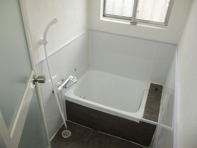 北葛城郡王寺町元町１丁目の一戸建ての浴室